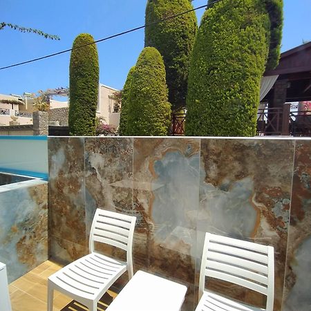 Chariot Apartments Santorini Kamári エクステリア 写真