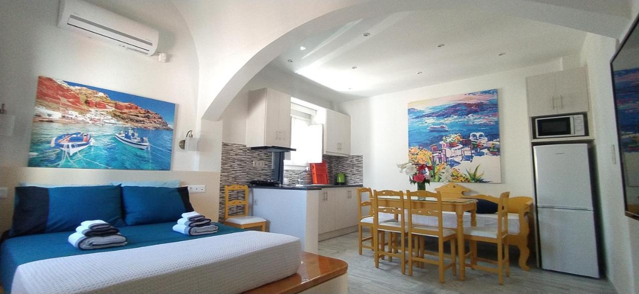 Chariot Apartments Santorini Kamári エクステリア 写真
