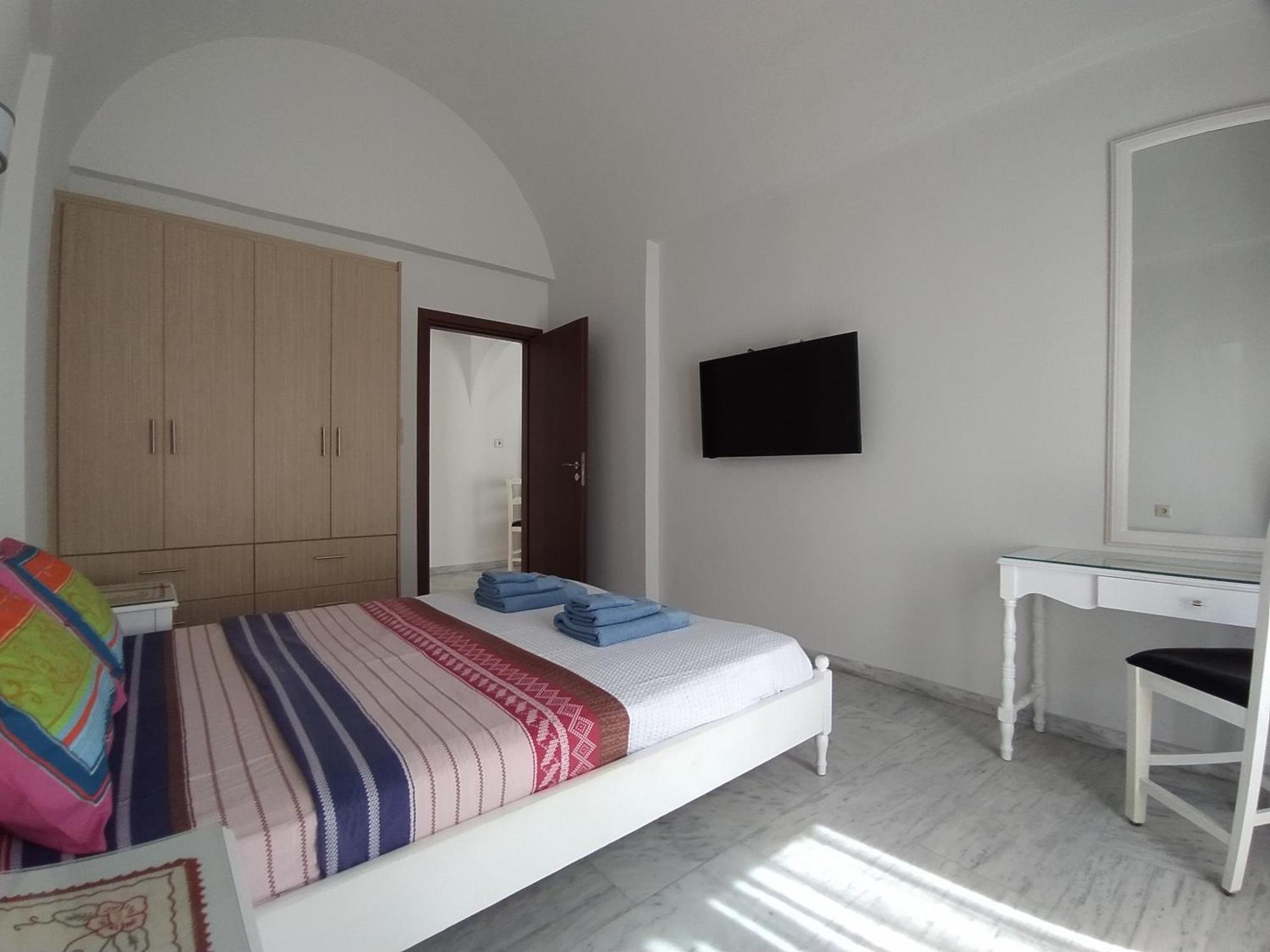 Chariot Apartments Santorini Kamári エクステリア 写真