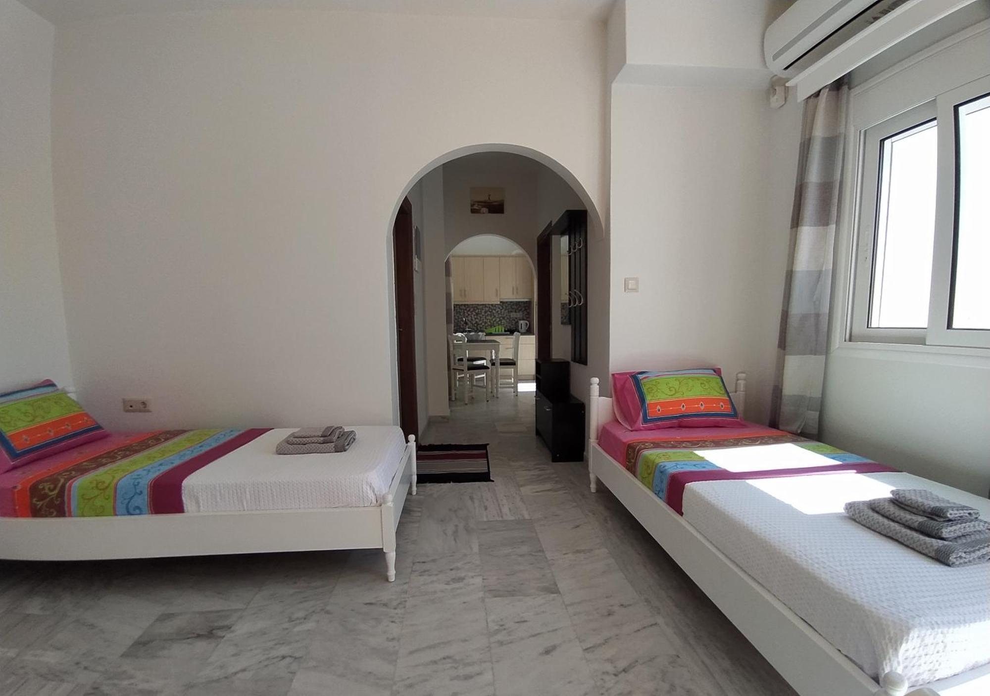 Chariot Apartments Santorini Kamári エクステリア 写真