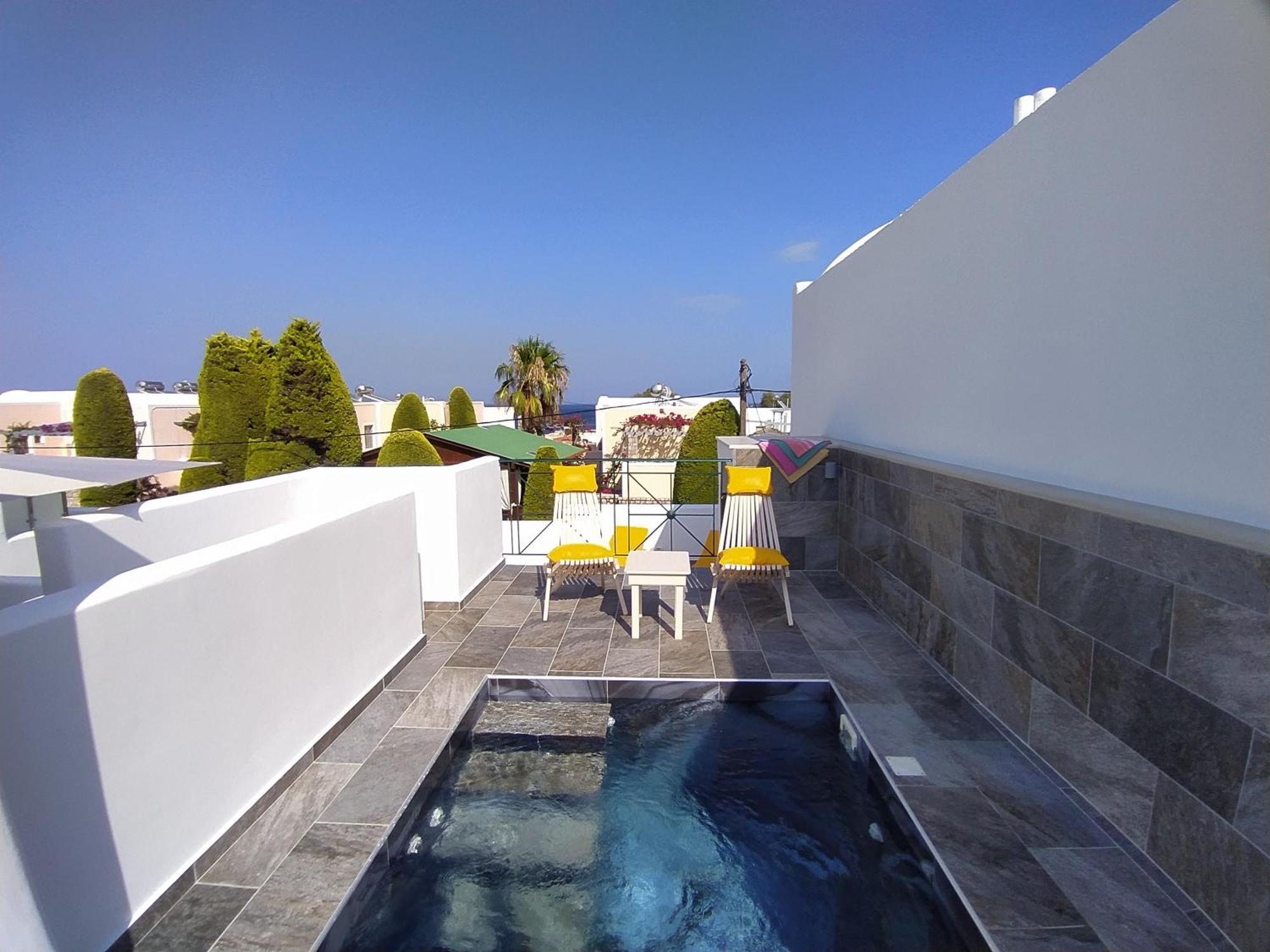 Chariot Apartments Santorini Kamári エクステリア 写真