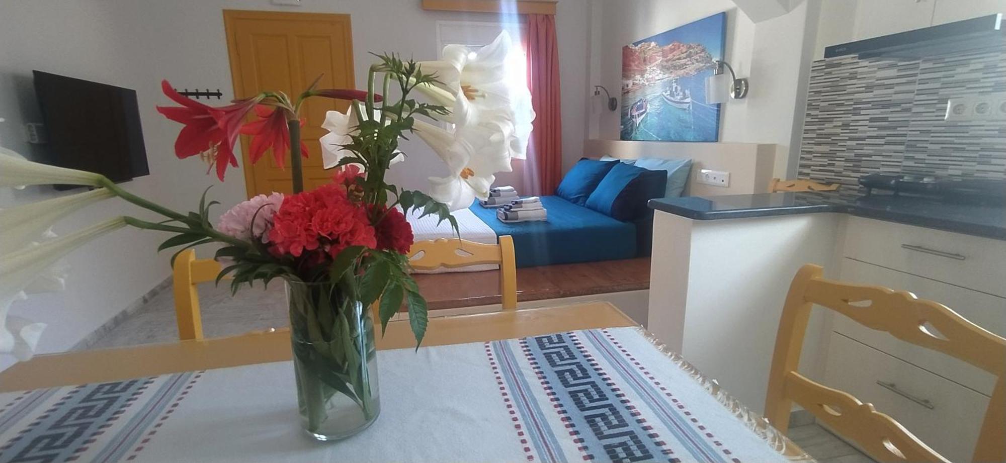 Chariot Apartments Santorini Kamári エクステリア 写真