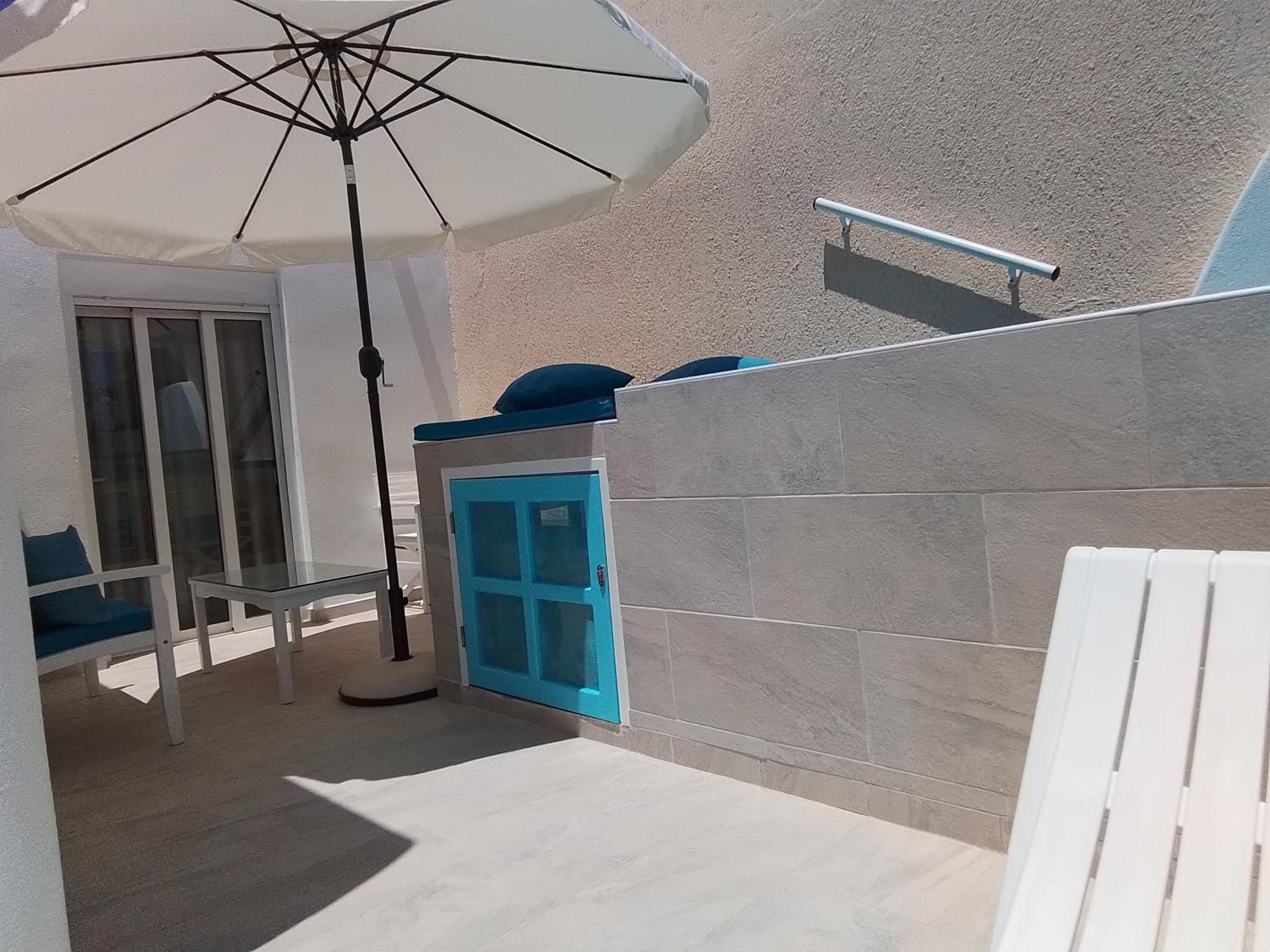 Chariot Apartments Santorini Kamári エクステリア 写真