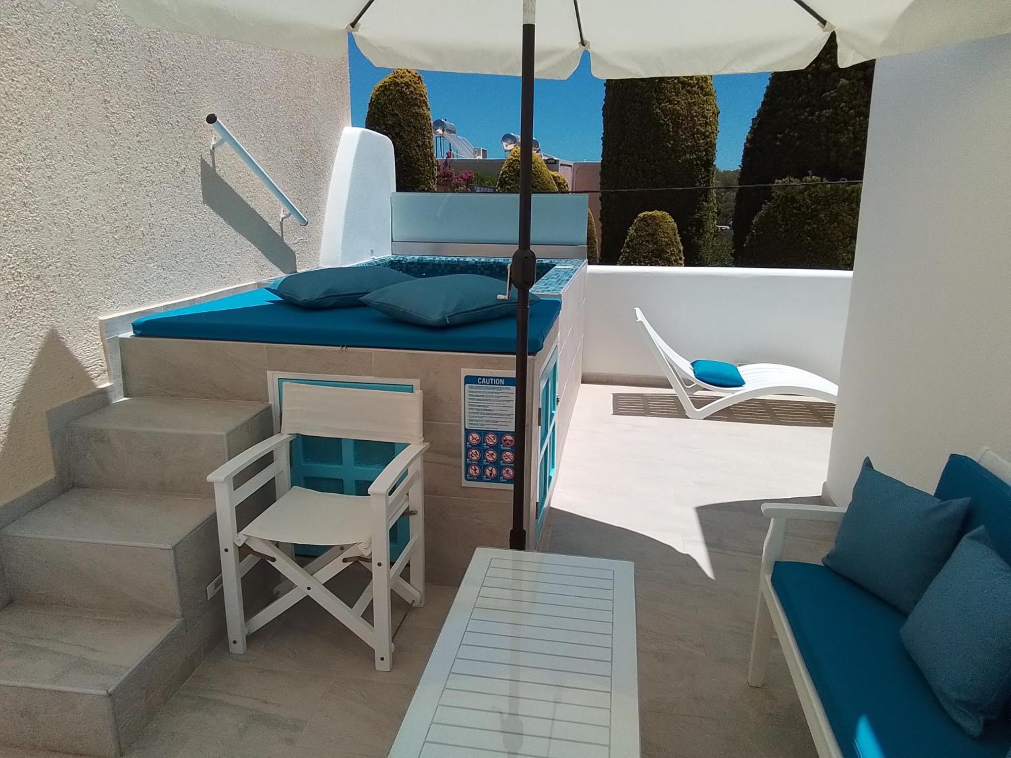 Chariot Apartments Santorini Kamári エクステリア 写真