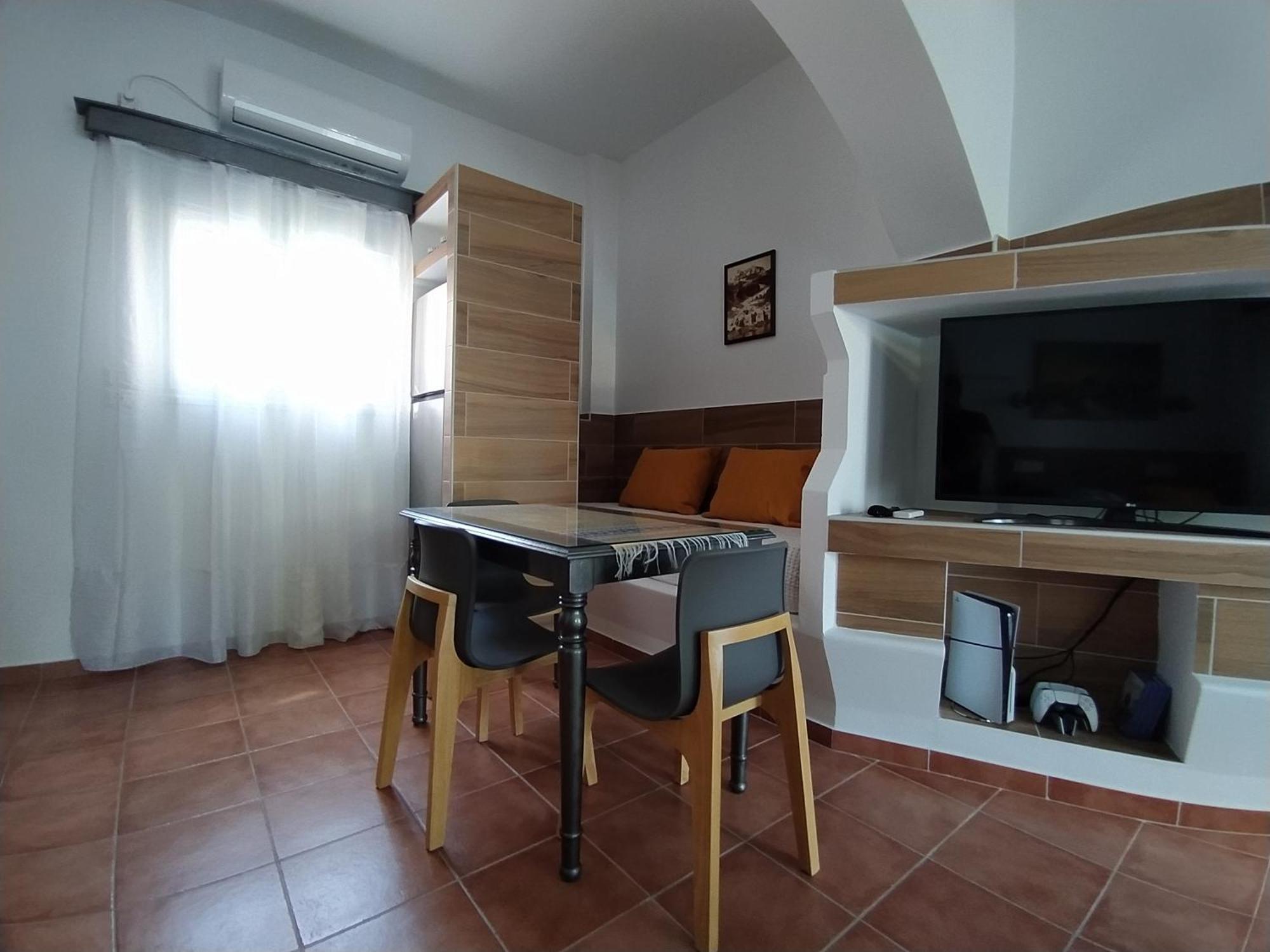 Chariot Apartments Santorini Kamári エクステリア 写真
