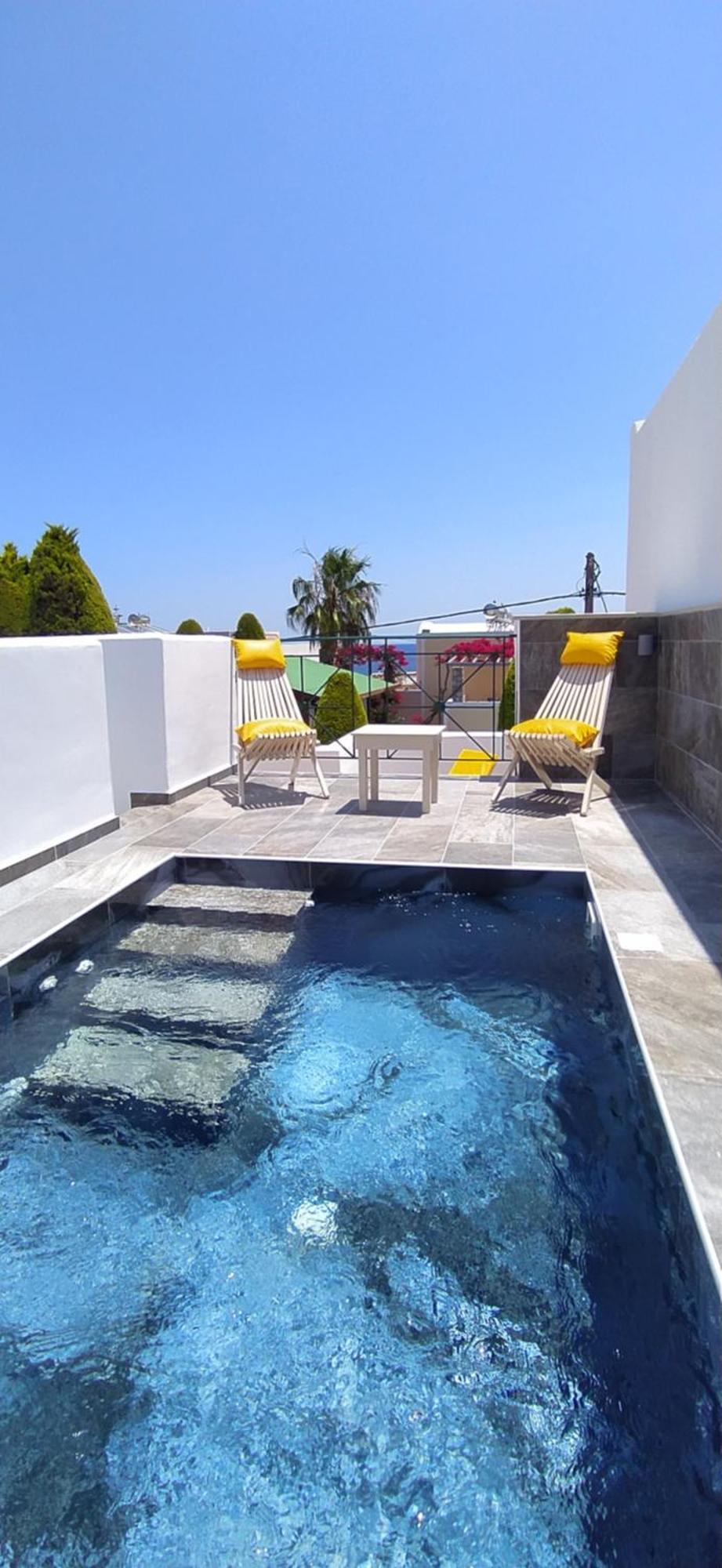 Chariot Apartments Santorini Kamári エクステリア 写真